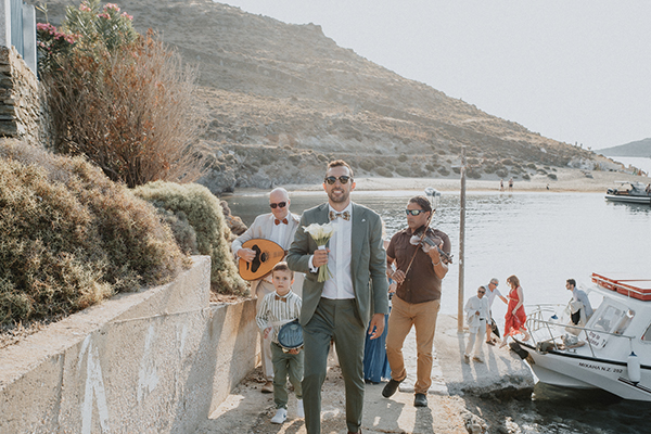 summer-wedding-kythnos-quaint-chapel_09