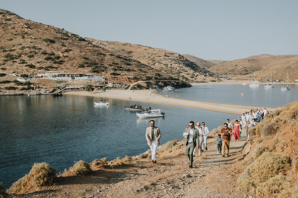 summer-wedding-kythnos-quaint-chapel_10
