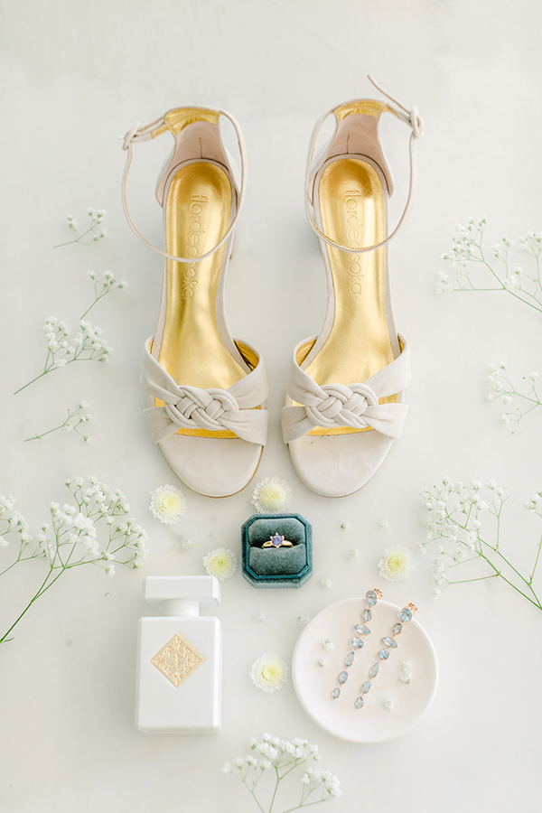 summer-wedding-patra-white-yellow-flowers_08