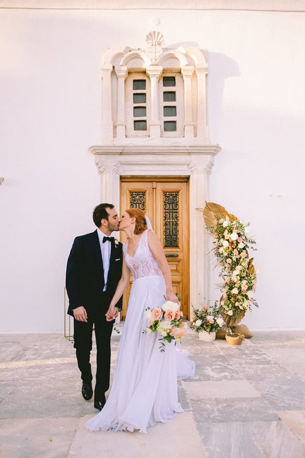 summer-wedding-tinos-peach-roses_17