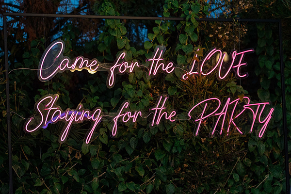 Πρωτότυπη ιδέα – neon sign με την επιγραφή της προτίμησής σας