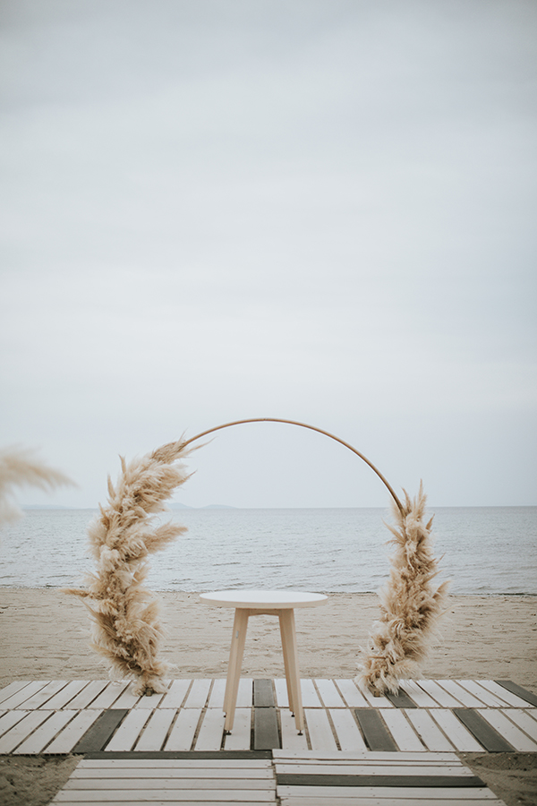 Full moon αψίδα με pampas grass