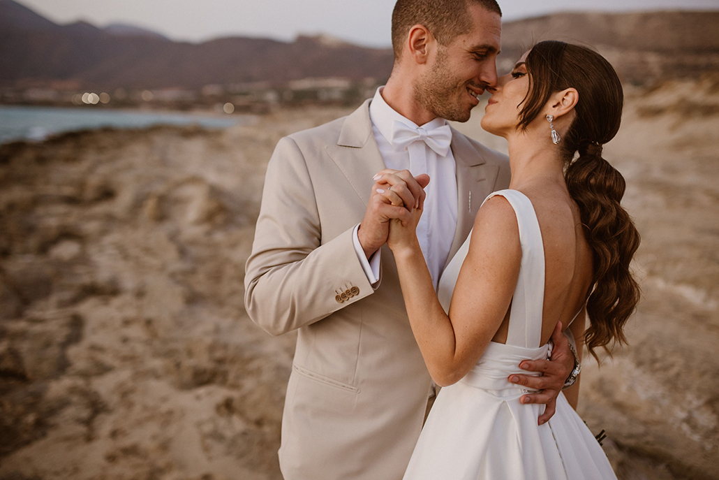 Μποέμ καλοκαιρινός γάμος στα Χανιά με peach τριαντάφυλλα και λευκές ορτανσίες | Στέλλα & Κωνσταντίνος