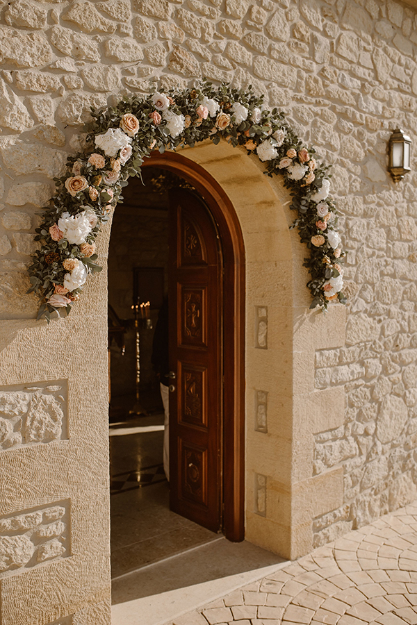 boem-summer-wedding-chania-white-hydrangeas-peach-roses_04