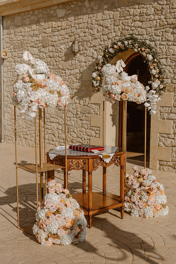 boem-summer-wedding-chania-white-hydrangeas-peach-roses_05