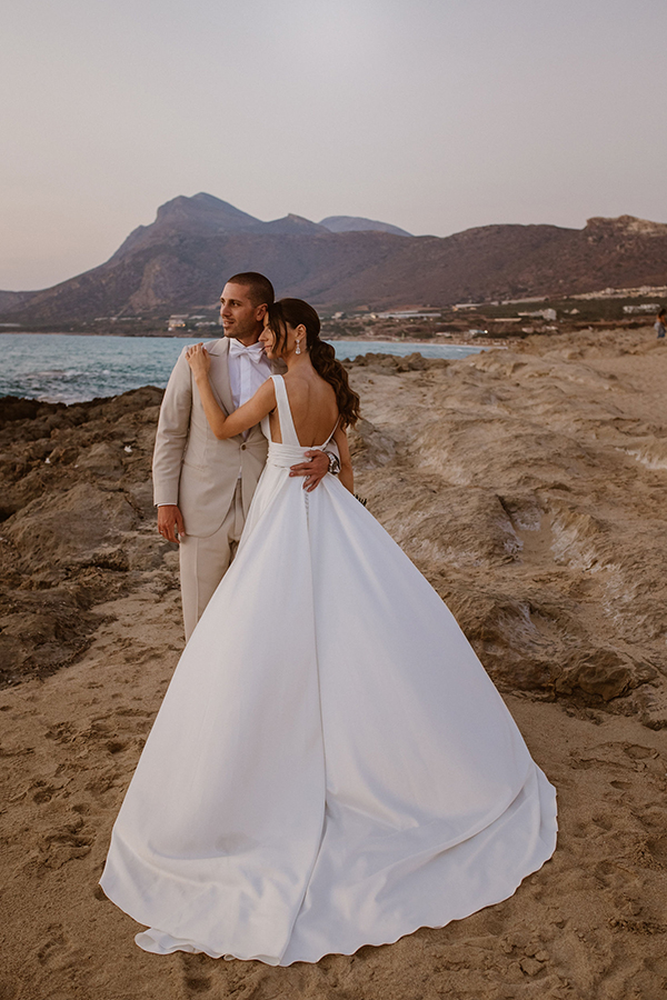 boem-summer-wedding-chania-white-hydrangeas-peach-roses_13