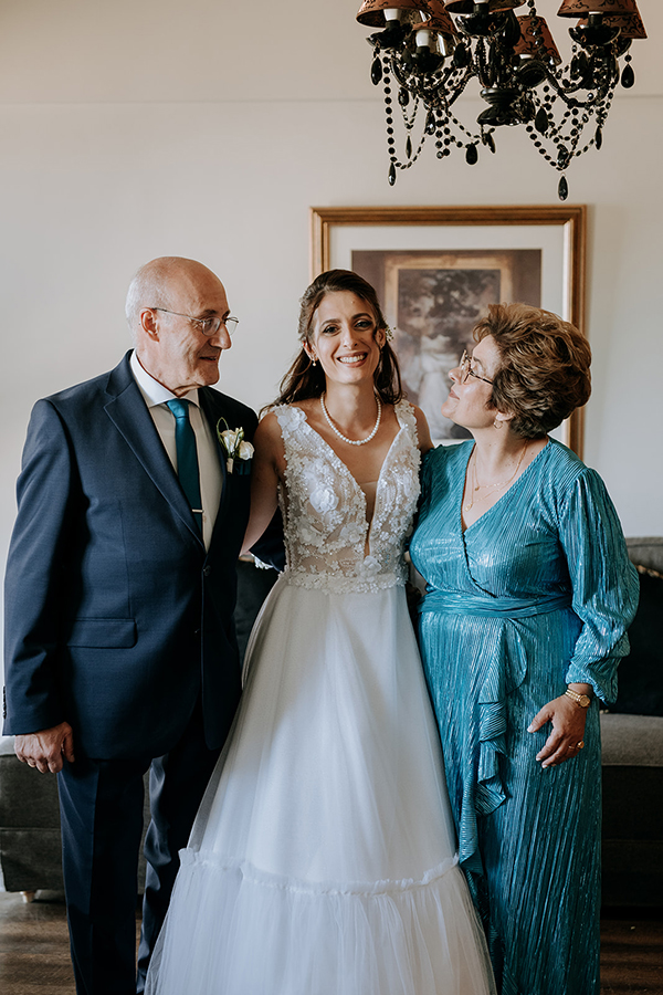 boho-wedding-portaria-with-flowers-in-pale-bleu-hues_03