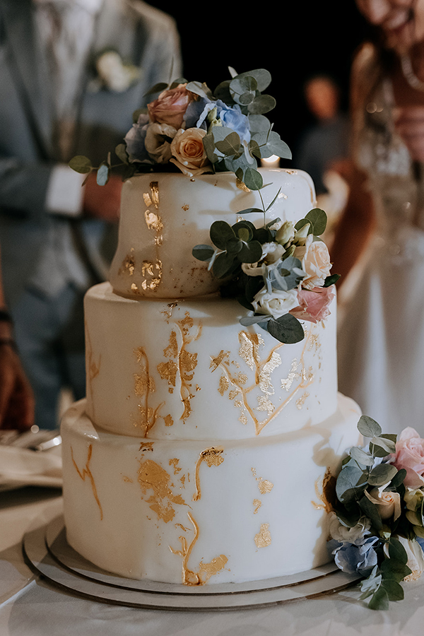 boho-wedding-portaria-with-flowers-in-pale-bleu-hues_08