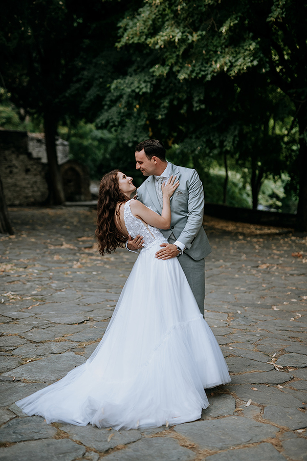 boho-wedding-portaria-with-flowers-in-pale-bleu-hues_13