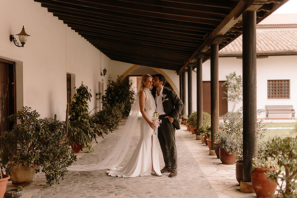 chic-autumn-wedding-heritage-venue_28