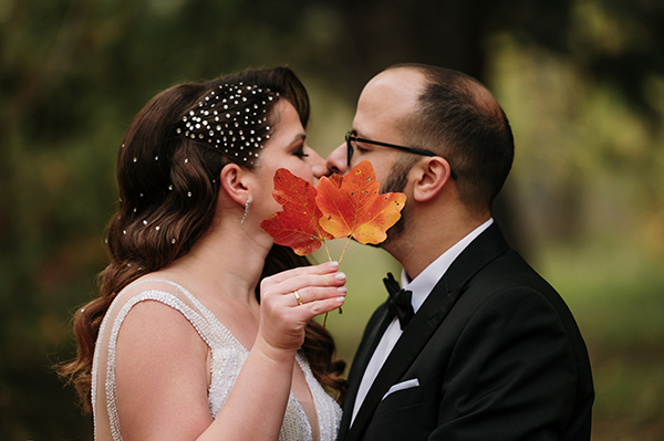 fall-wedding-kastoria-white-flowers_03