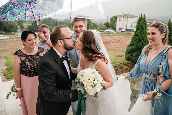 fall-wedding-kastoria-white-flowers_05