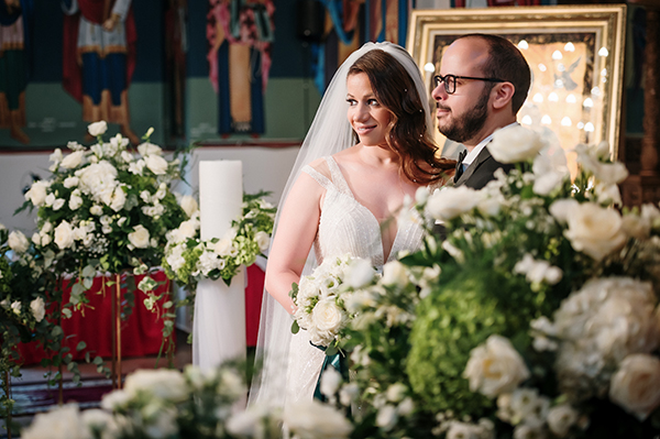 fall-wedding-kastoria-white-flowers_06