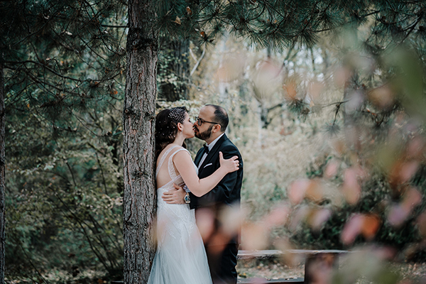 fall-wedding-kastoria-white-flowers_07
