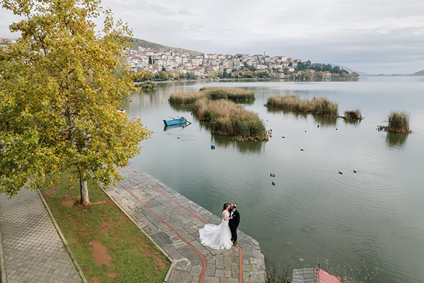 fall-wedding-kastoria-white-flowers_10