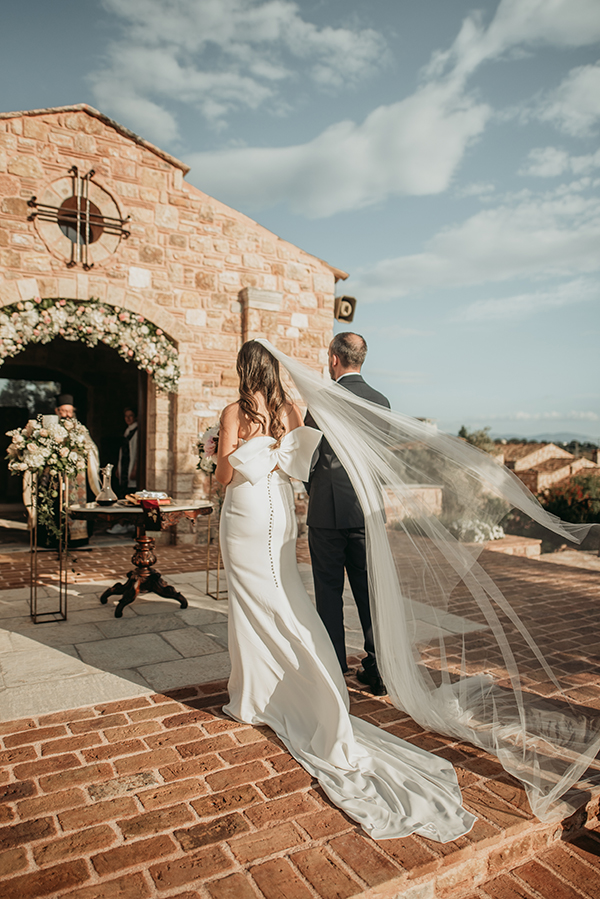 pretty-wedding-white-pale-pink-florals_02