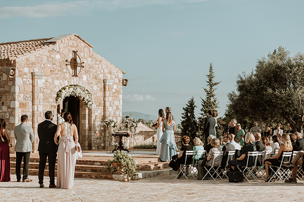pretty-wedding-white-pale-pink-florals_09