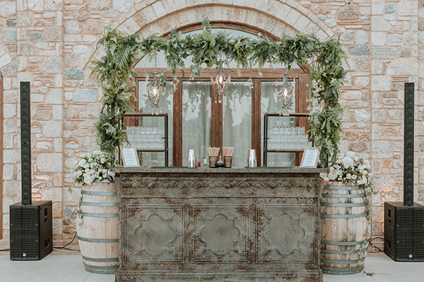 pretty-wedding-white-pale-pink-florals_10