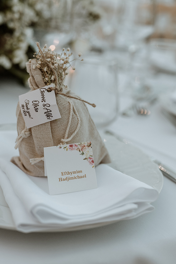 pretty-wedding-white-pale-pink-florals_12