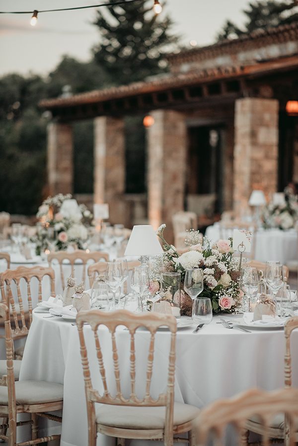 pretty-wedding-white-pale-pink-florals_13