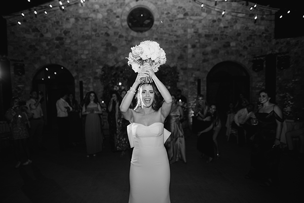 pretty-wedding-white-pale-pink-florals_14