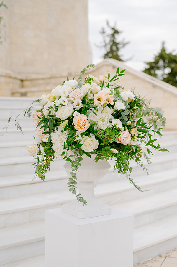 romantic-chic-wedding-pastel-flowers_08