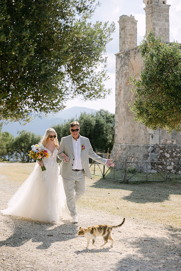 spring-wedding-kefalonia-colorful-flowers_03x