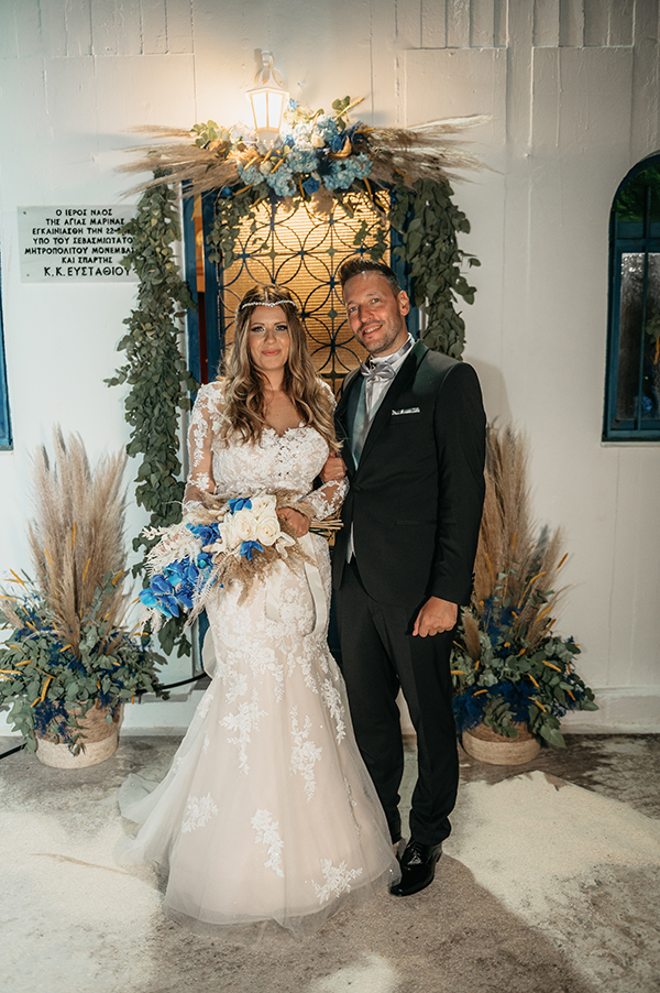 summer-wedding-blue-hydrangeas-eucalyptus_06