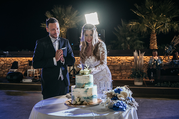 summer-wedding-blue-hydrangeas-eucalyptus_08