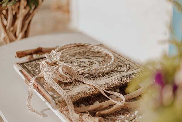 boho-chic-wedding-wild-flowers-bougainvillea_17