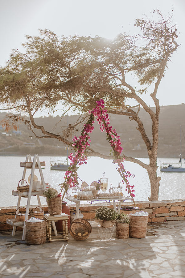 boho-chic-wedding-wild-flowers-bougainvillea_18