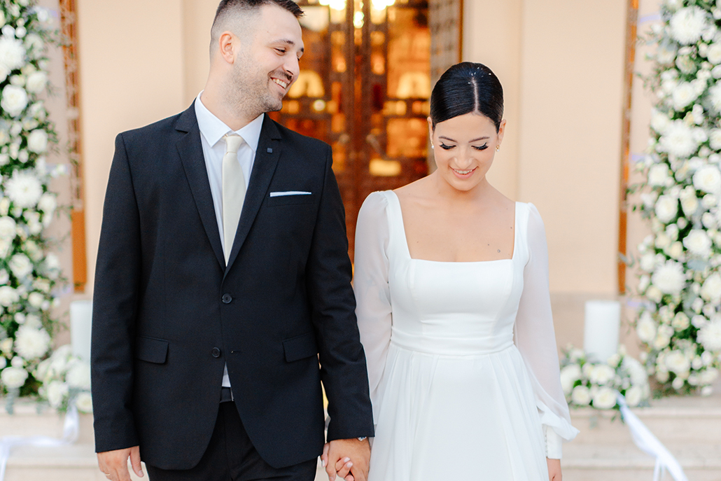 Όμορφος φθινοπωρινός γάμος στο Αγρίνιο με λευκά λουλούδια | Χριστίνα & Νίκος