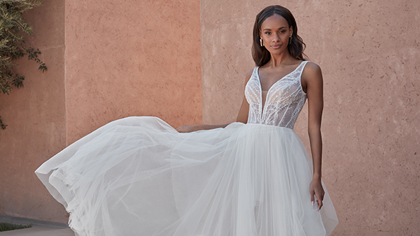 modern-wedding-dresses-adore-justin-alexander-spring-summer-2024_41