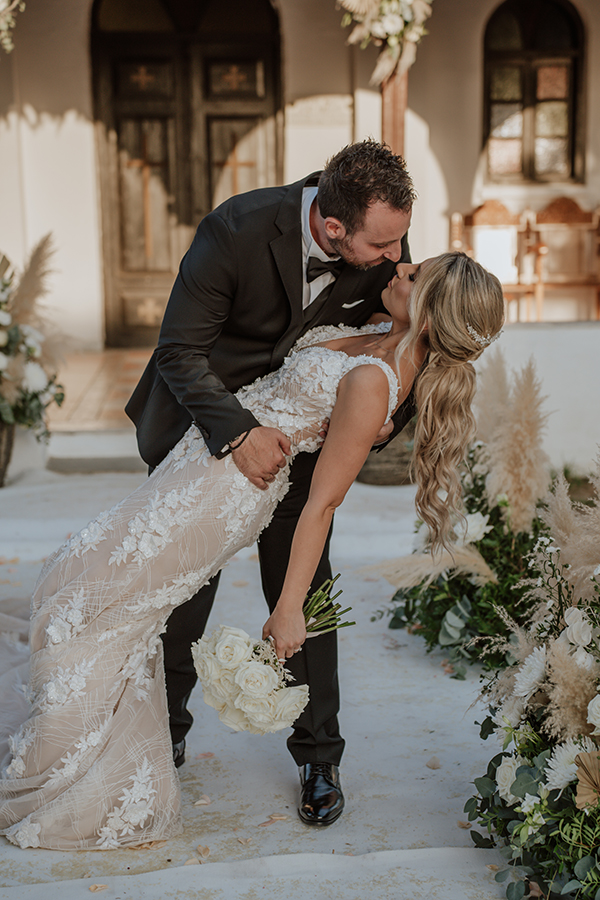 romantic-fall-weddin-halkidiki-white-flowers_19