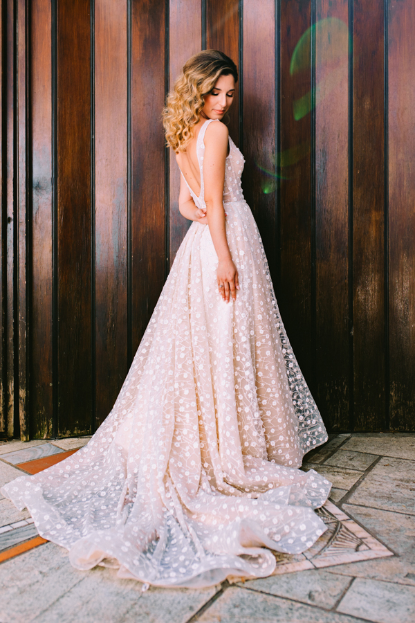 summer-wedding-in-athens-with-the-most-blissful-colors_05