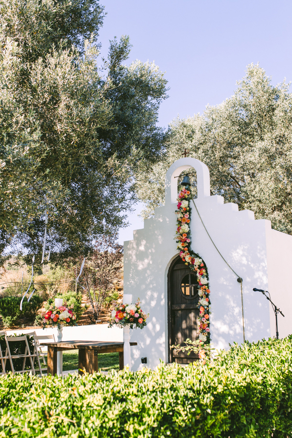 summer-wedding-in-athens-with-the-most-blissful-colors_07