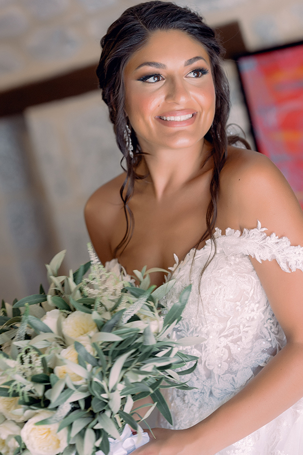 summer-wedding-mani-white-florals-olive-leaves_07