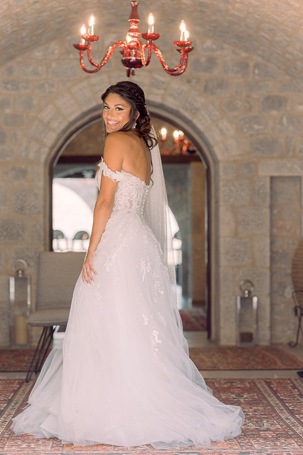 summer-wedding-mani-white-florals-olive-leaves_08