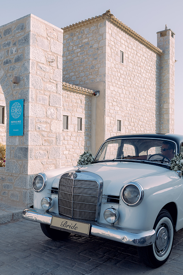 summer-wedding-mani-white-florals-olive-leaves_09