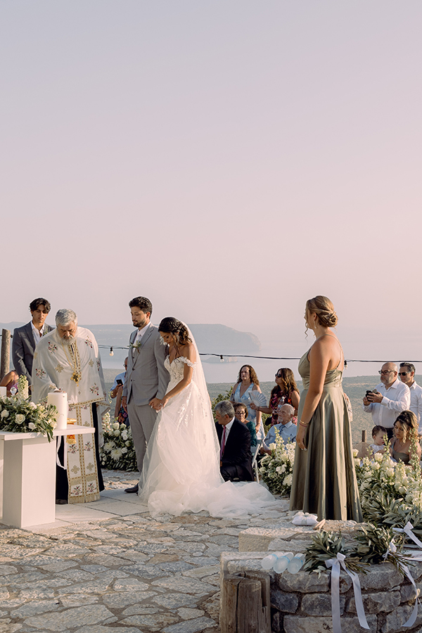 summer-wedding-mani-white-florals-olive-leaves_16