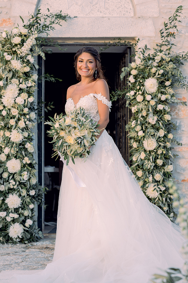 summer-wedding-mani-white-florals-olive-leaves_18