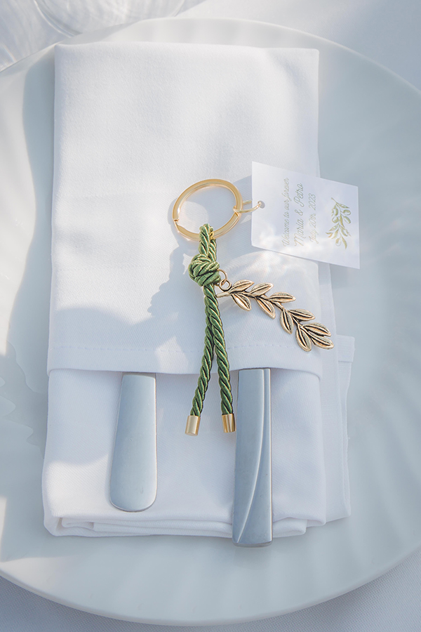 summer-wedding-mani-white-florals-olive-leaves_23