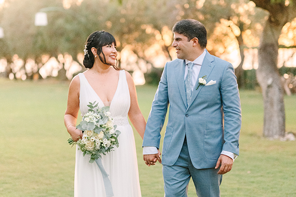 Όμορφος καλοκαιρινός γάμος στην Αθήνα με dusty blue λεπτομέρειες   | Kely & Αντρέας