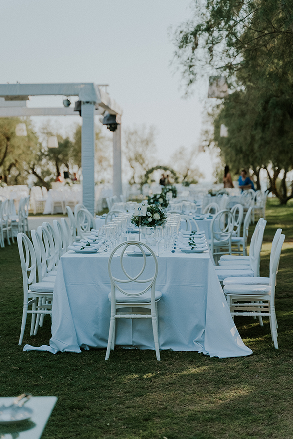 chic-wedding-ble-azure-all-white-florals_07