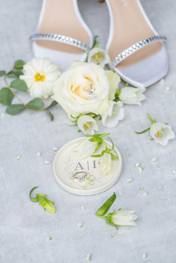 elegant-spring-wedding-white-blooms_04