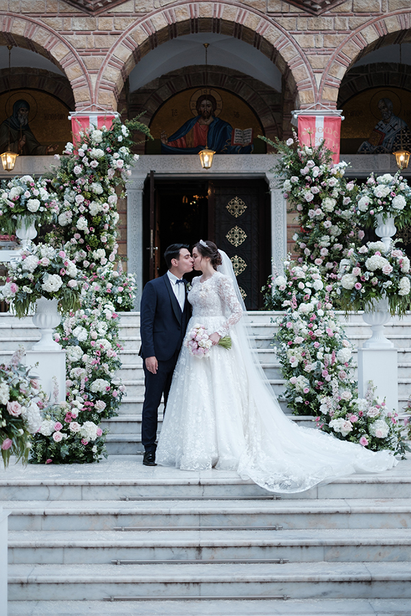 romantic-spring-wedding-beautiful-flowers-white-blush-pink-hues_01