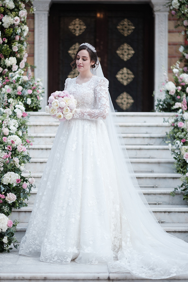 romantic-spring-wedding-beautiful-flowers-white-blush-pink-hues_02