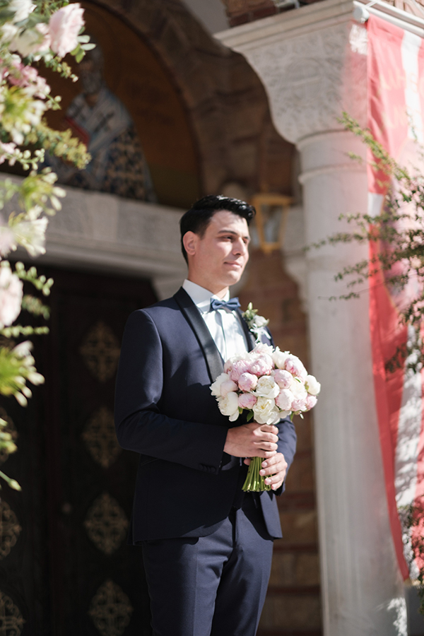 romantic-spring-wedding-beautiful-flowers-white-blush-pink-hues_07