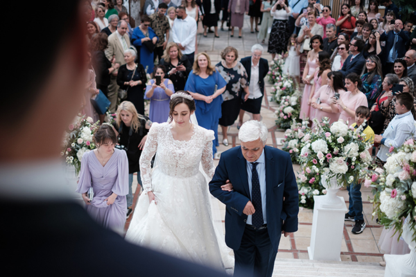 romantic-spring-wedding-beautiful-flowers-white-blush-pink-hues_09