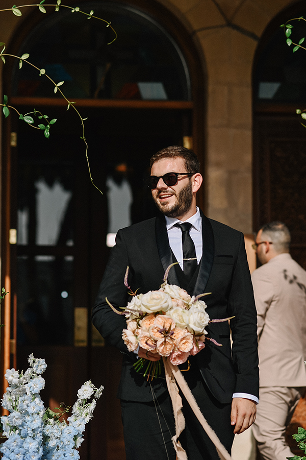 romantic-summer-wedding-roses-wild-flowers_08